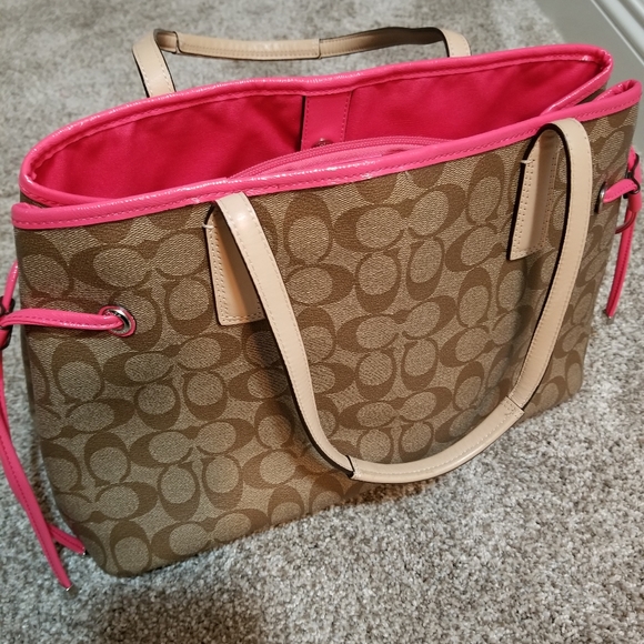 Coach handbag authentic - Picture 2 of 4